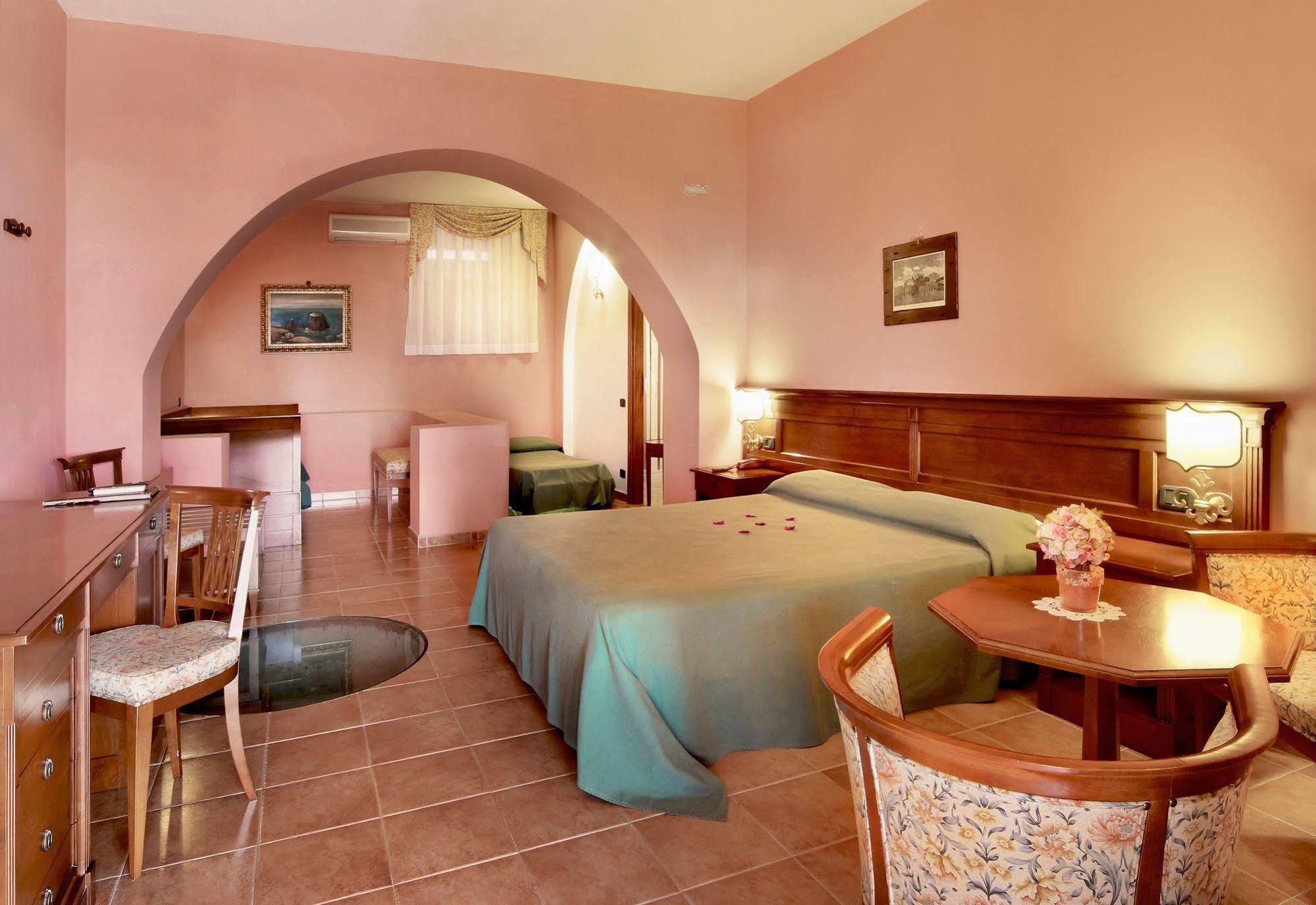 Hotel Villa Cute - Hvc Липари Экстерьер фото